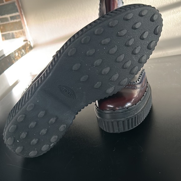 Tod’s Leather Chelsea Booties - Picture 4 of 6